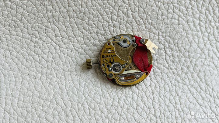 Механизм от мужских часов Bulova Кварц Винтаж