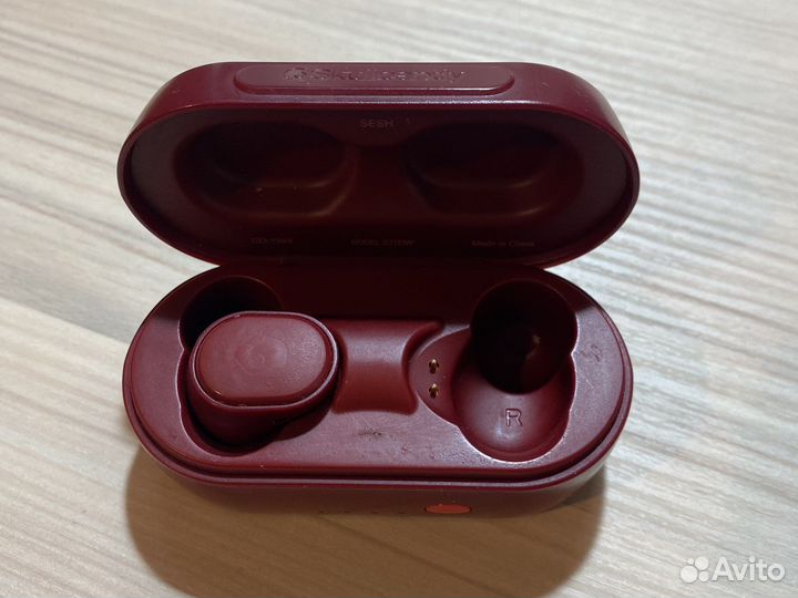 Наушник левый skullcandy с футляром