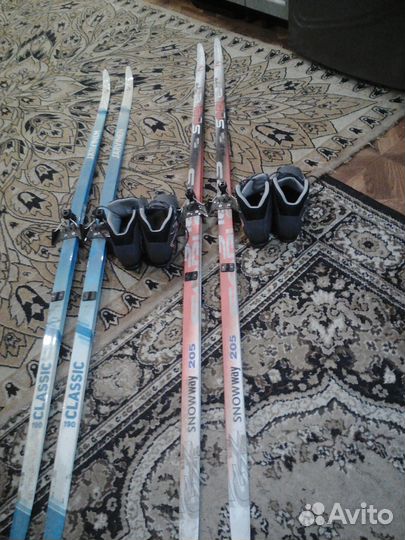 Лыжи с ботинками новые 40 размер