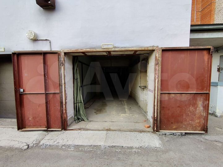 Гараж, > 30 м²