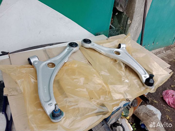 Рычаг подвески правая и левая Hyundai i40
