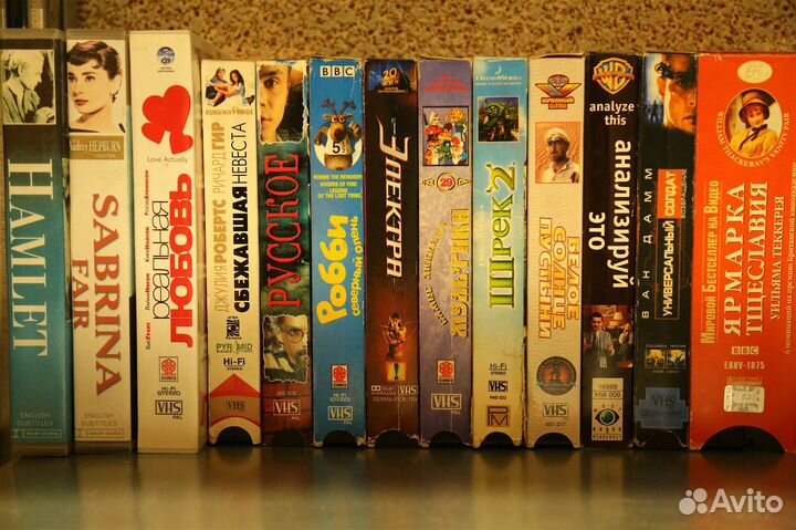 Видеокассеты VHS с фильмами и музыкой