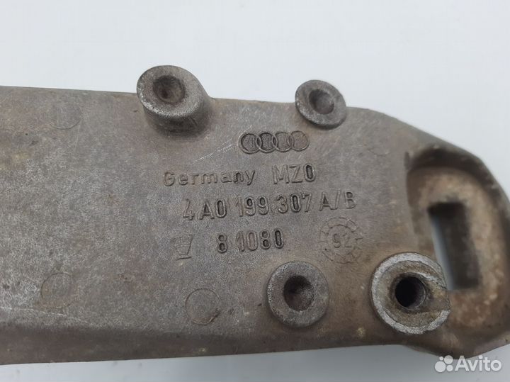 Кронштейн двигателя левый Audi 100 C4 1991-1994