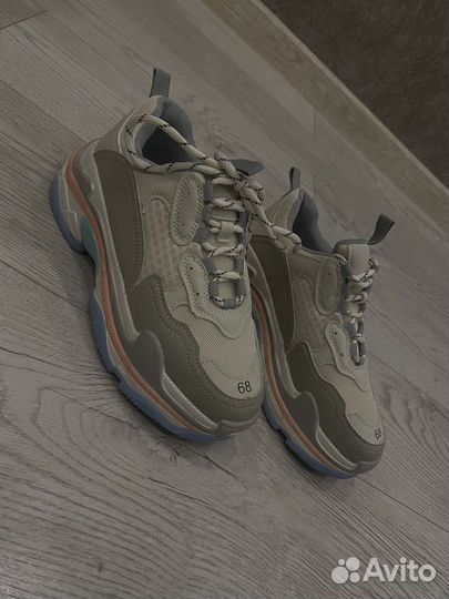 Кроссовки женские 36 размер