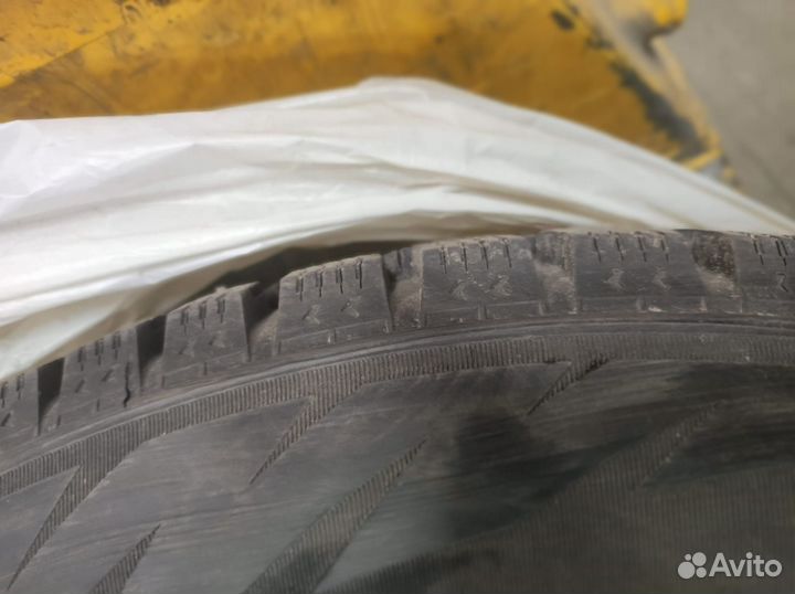 Pirelli Formula Ice 215/70 R16 60