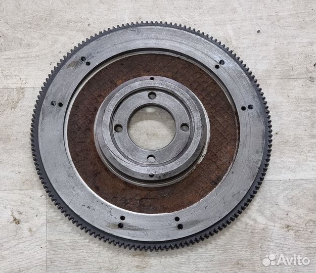 Маховик газ 52