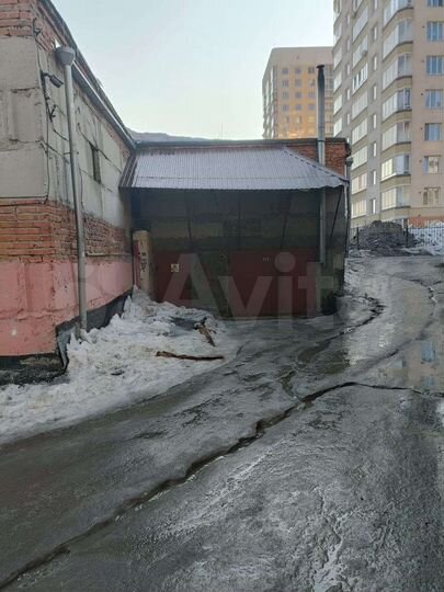 Гараж, > 30 м²