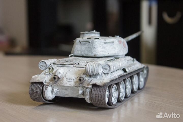 Танк Т-34-85 стендовая модель 1/35