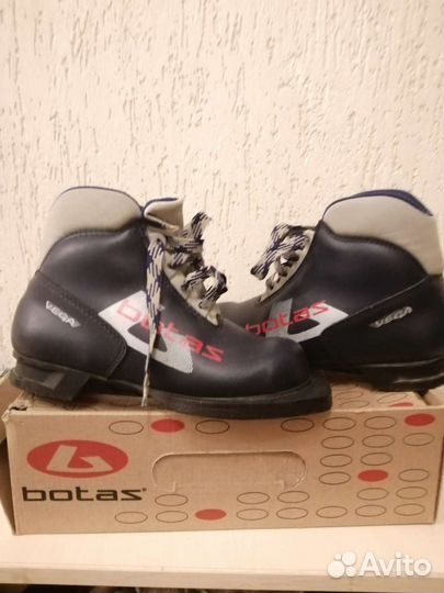 Лыжные ботинки 33 размер Botas