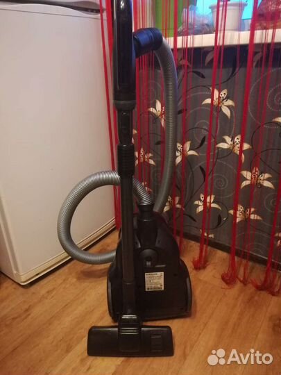 Пылесос SamsungSC18M2110SP/1800w