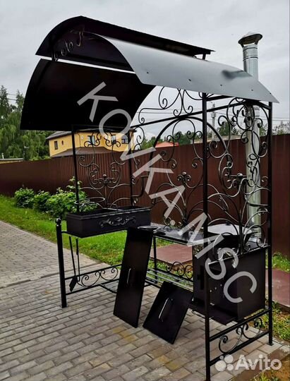 Мангал с крышей