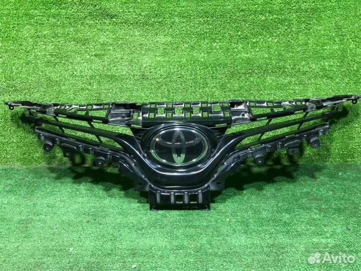 Решетка радиатора Toyota Camry