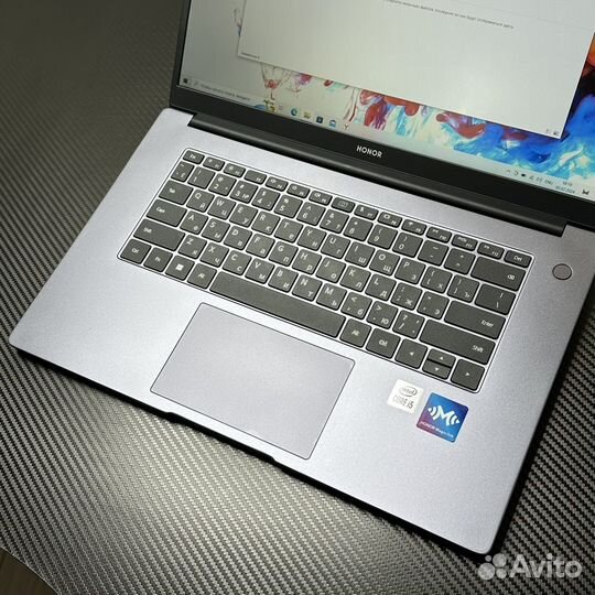 Мощный Honor MagicBook 15 (идеальный)