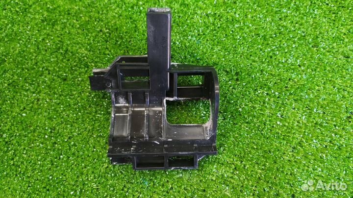 Крепление радиатора Lexus Rx300