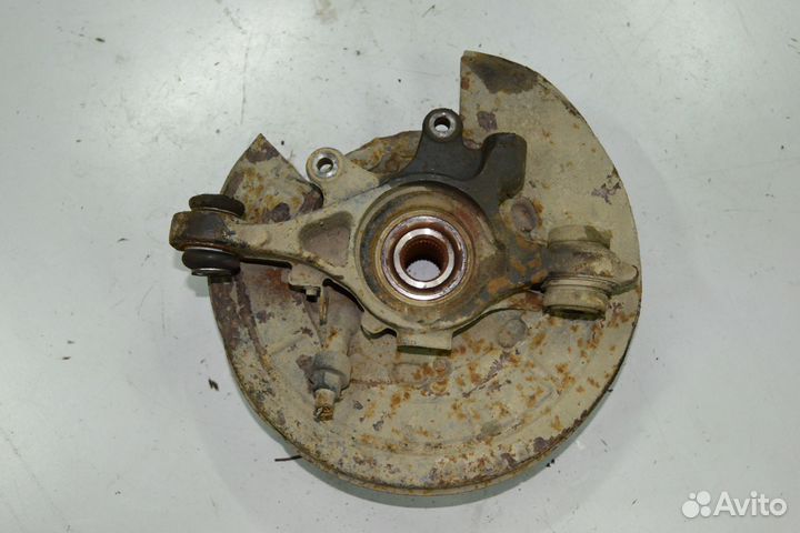 Кулак задний правый Land Rover Discovery 3