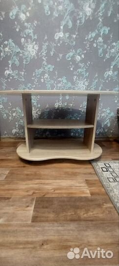 Журнальный столик на колесах