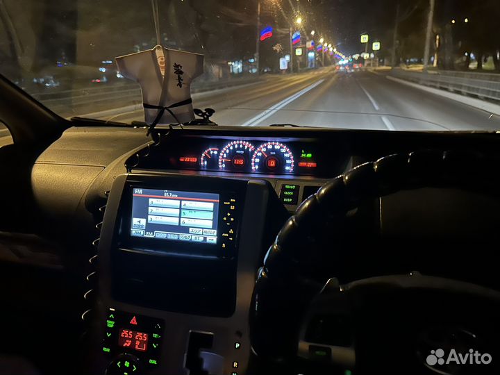 Toyota Voxy 2.0 CVT, 2010, 232 000 км