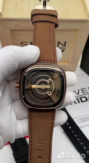 Мужские часы sevenfriday
