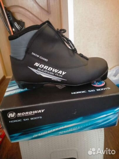 Лыжные ботинки, лыжи