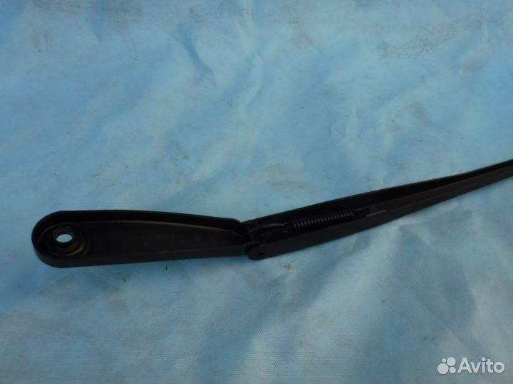 Поводок дворника правый BMW 7 F01 / бмв Ф01