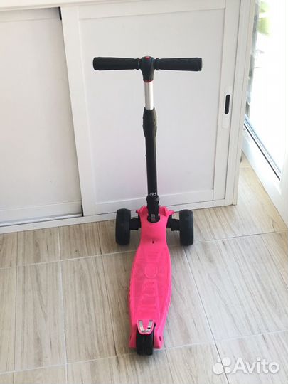 Самокат со светящимися колёсами