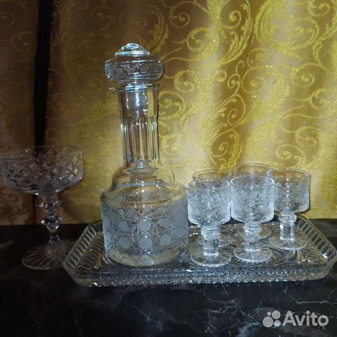 Графин и рюмки хрустальные