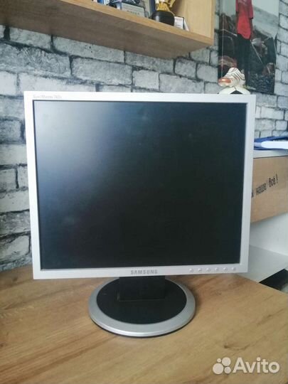 Монитор Samsung SyncMaster 740n