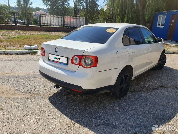 Volkswagen Jetta, 2010