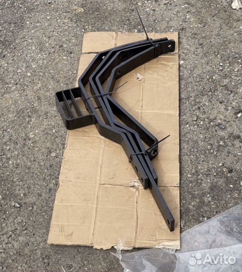 Кронштейн крепления крыльев Мтз 82