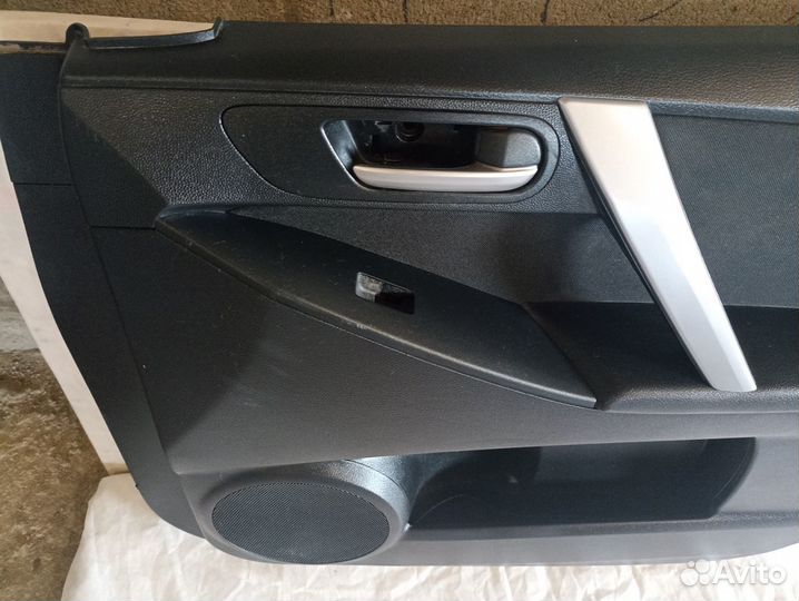 Mazda 3 BL Обшивка двери передней правой