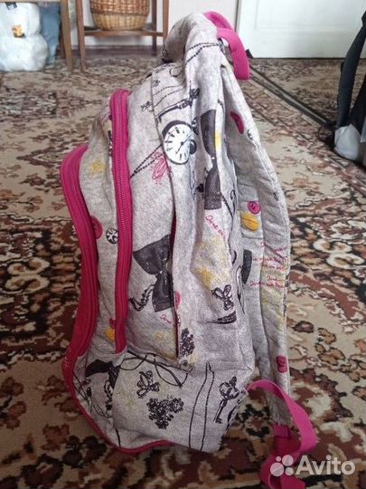 Вместительный рюкзак для девочки-подростка