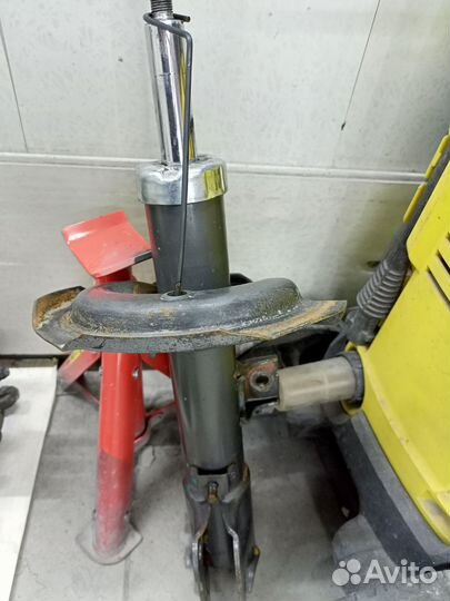 Запчасти на лансер 10