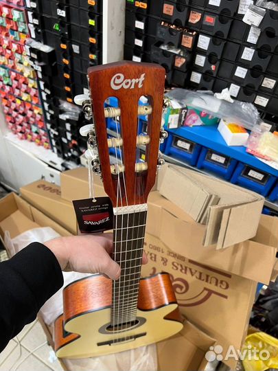 Классическая гитара со звукоснимателем