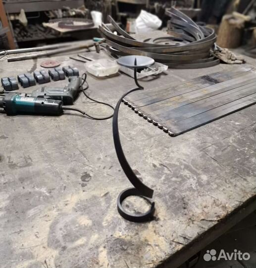 Подсвечник на одну свечу кованый