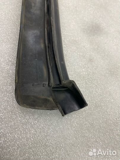 Уплотнитель капота Bmw 5 F10 2011