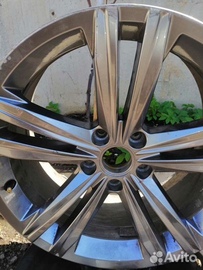 Диск литой VW Passat B8