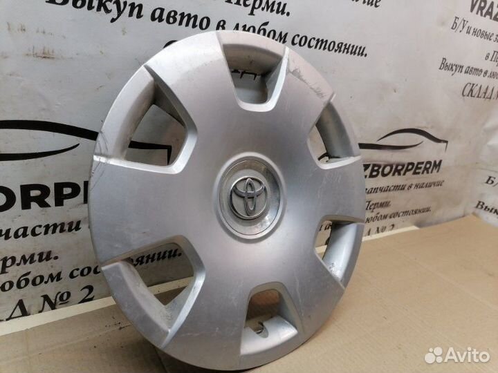Колпак колесный Toyota Hiace 2011