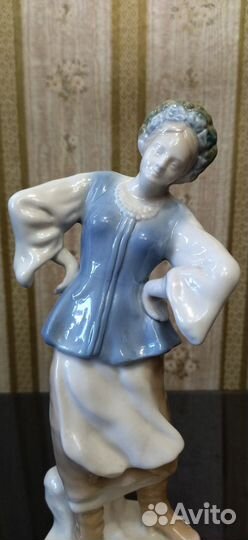 Фарфоровая статуэтка артель Керамик