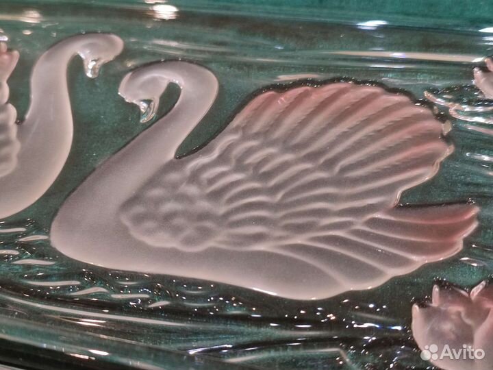 Винтажное блюдо лебеди