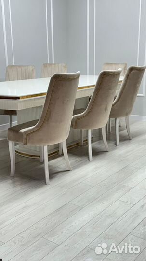 Стол и стулья в гостиную. В наличии