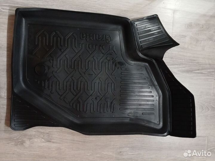 Новые Автомобильные коврики резиновые на Granta