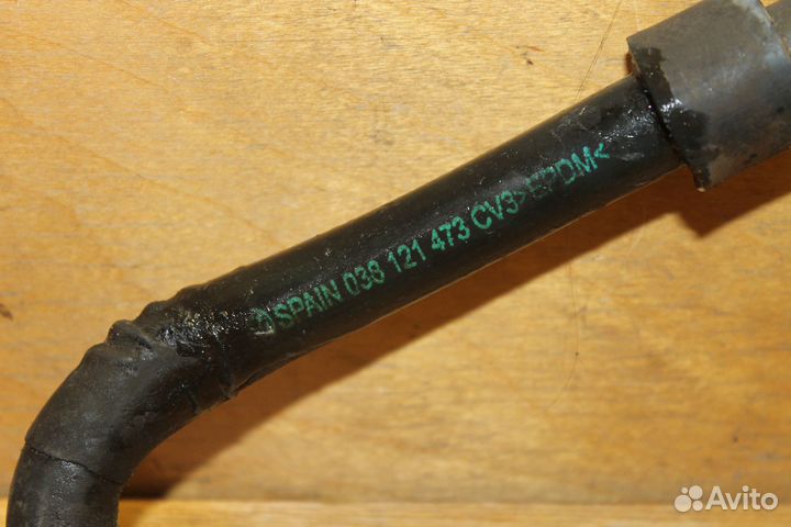 Патрубок вентиляции картера VAG 038121473