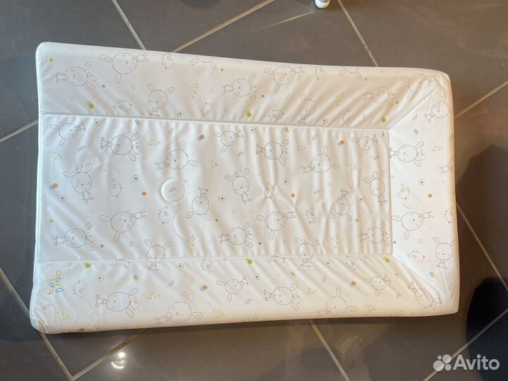 Пеленальная доска на кроватку