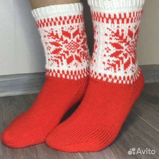 Вязанные носки новогодние. Подарок