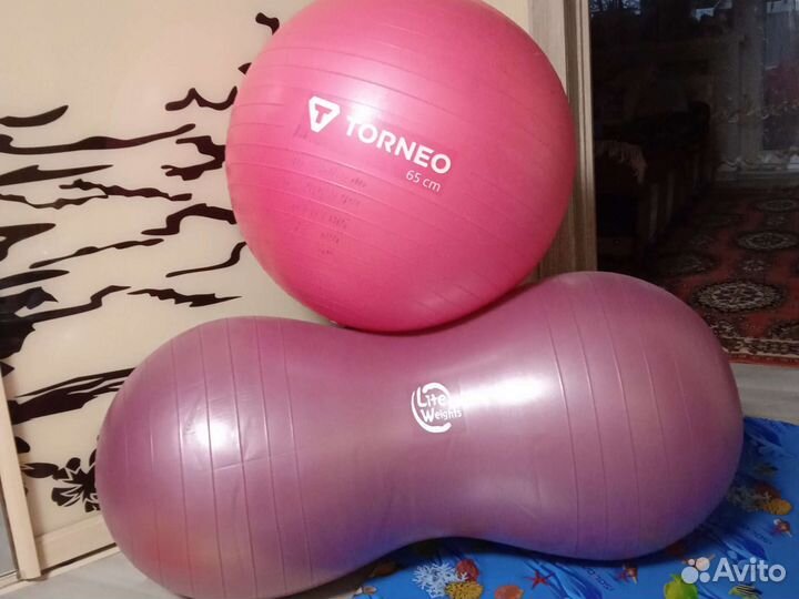 Гимнастический мяч, арахис