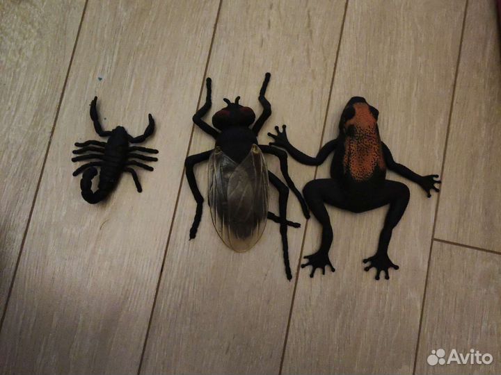 Резиновые насекомые и животные