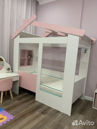 Детская кровать дом