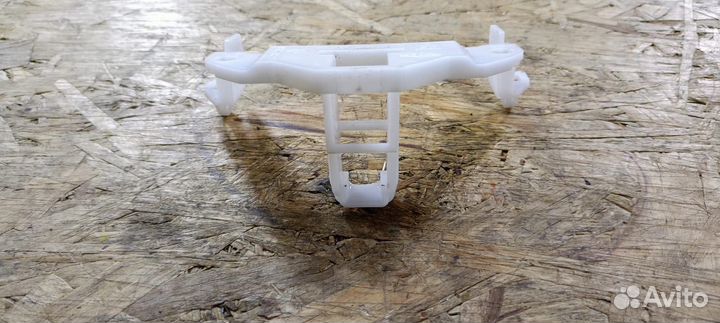 Кронштейн консоли приборной панели Renault Symbol