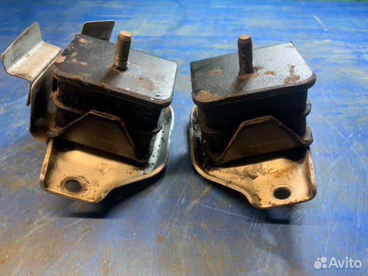 Подушка двигателя Subaru Legacy BG 1997