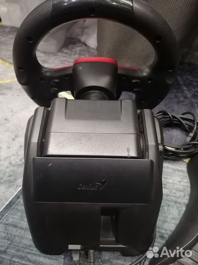 Игровой руль с педалями